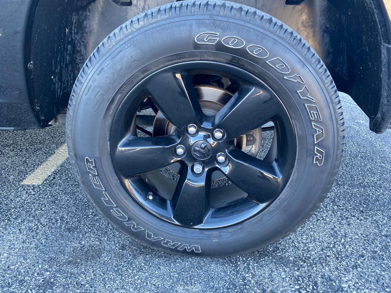 2023 RAM 1500 Classic Express 4x4 Crew Cab 5'7 Box Photo