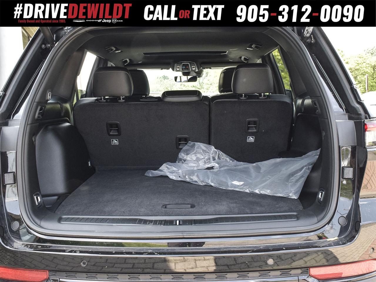 2025 Jeep Grand Cherokee ALTITUDE   DEALER DEMO   NEW CAR INCENTIVES Photo