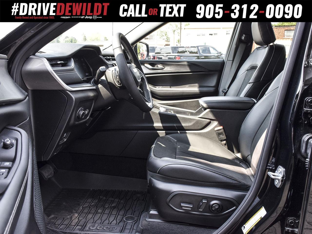 2025 Jeep Grand Cherokee ALTITUDE   DEALER DEMO   NEW CAR INCENTIVES Photo