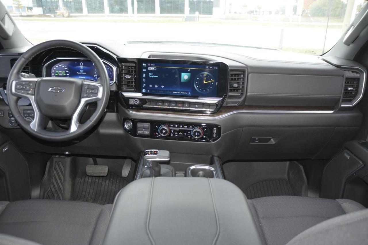 2023 Chevrolet Silverado 1500 RST Photo3