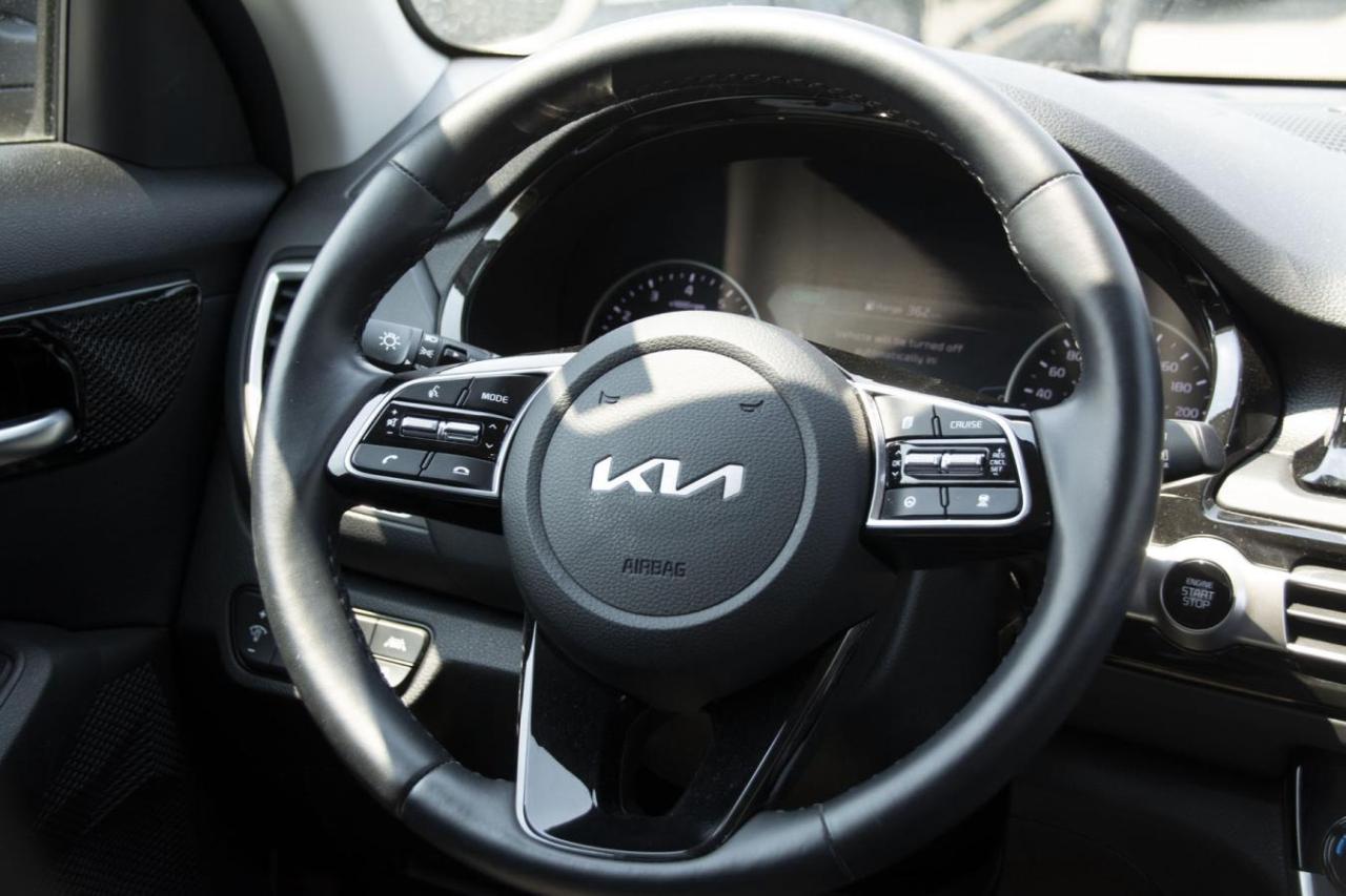 2023 Kia Seltos SELTOS EX Photo