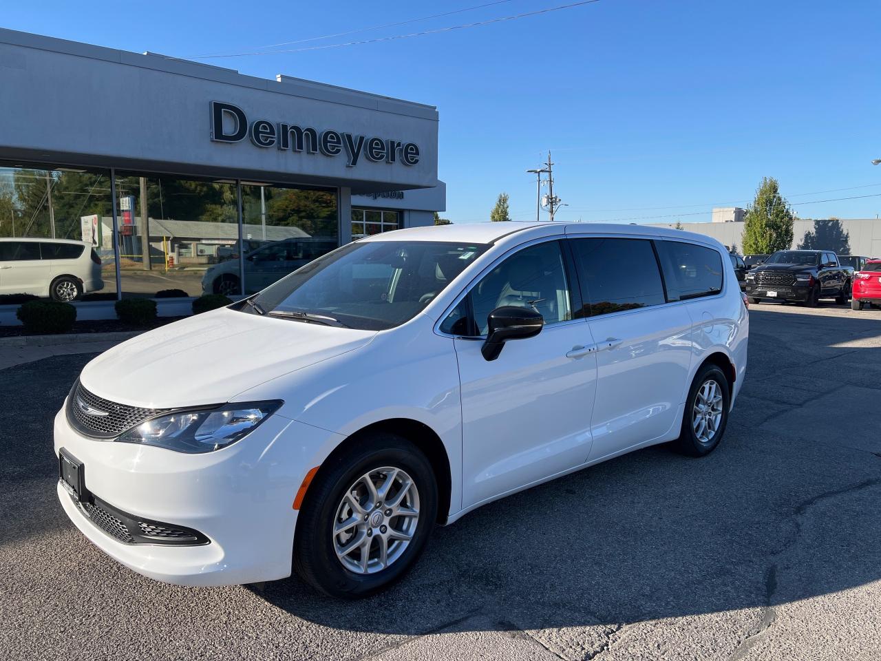 2025 Chrysler Grand Caravan SXT Photo0