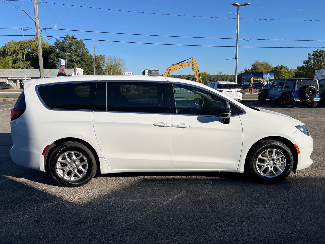 2025 Chrysler Grand Caravan SXT Photo