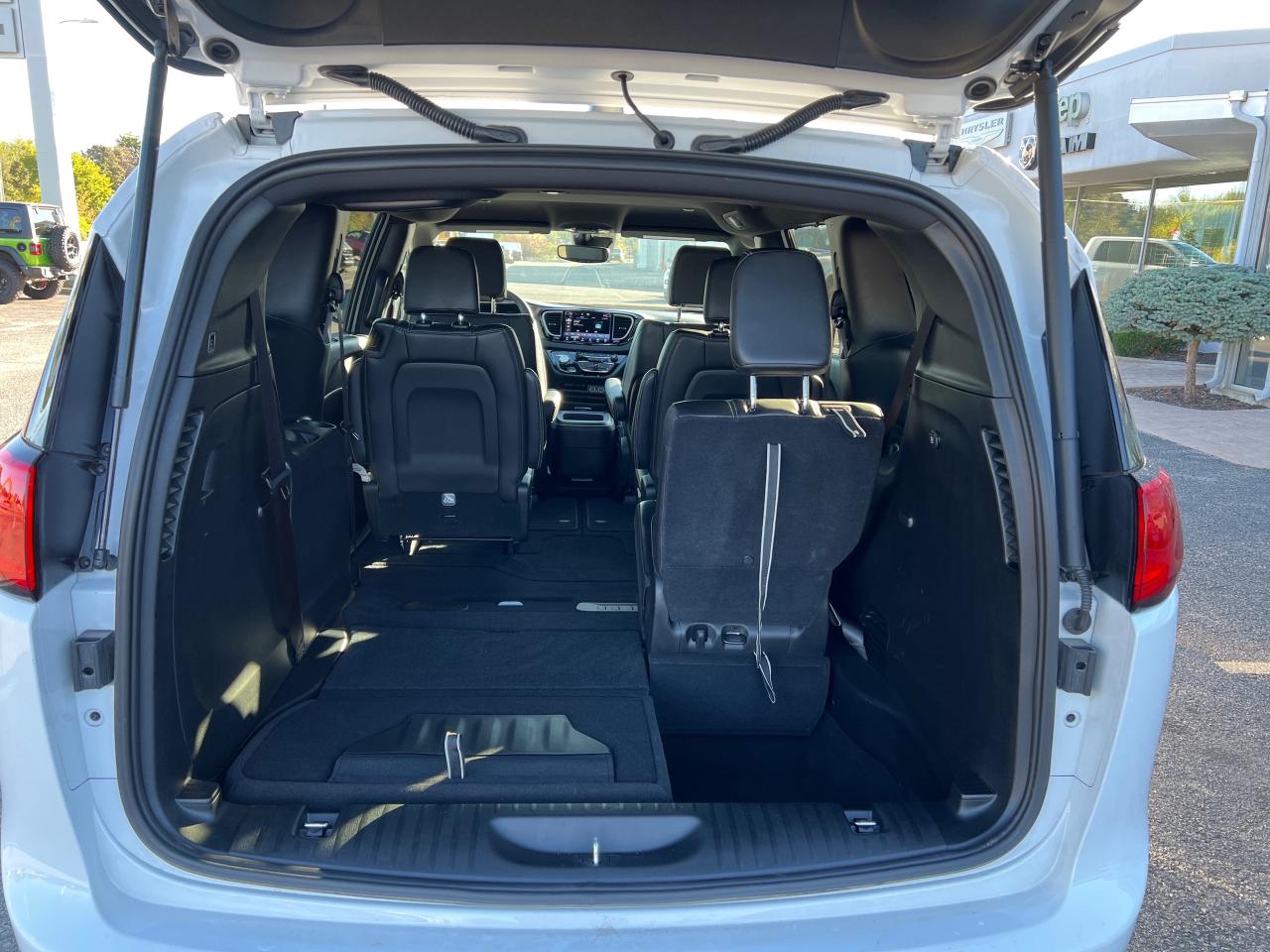 2025 Chrysler Grand Caravan SXT Photo