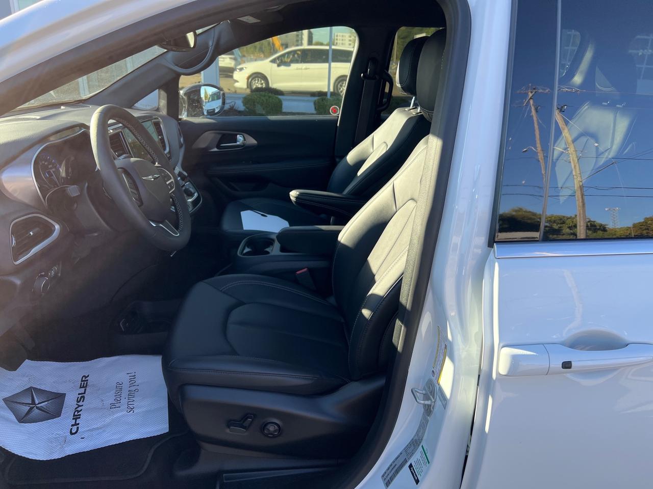 2025 Chrysler Grand Caravan SXT Photo