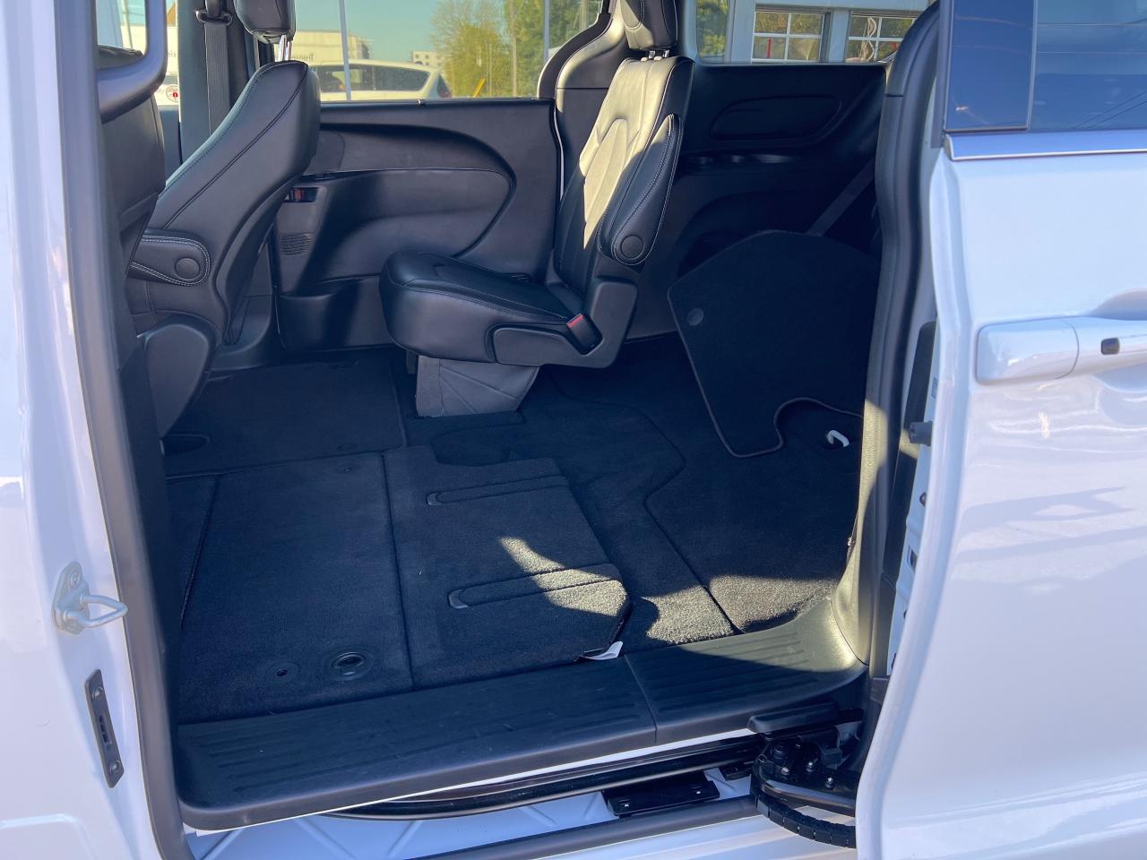 2025 Chrysler Grand Caravan SXT Photo