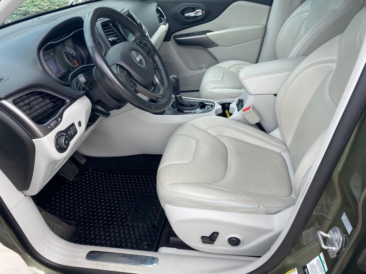 2019 Jeep Cherokee Limited 4X4 Photo