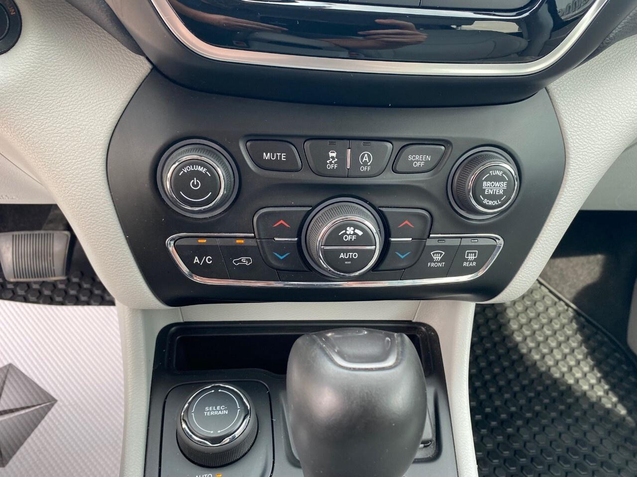 2019 Jeep Cherokee Limited 4X4 Photo