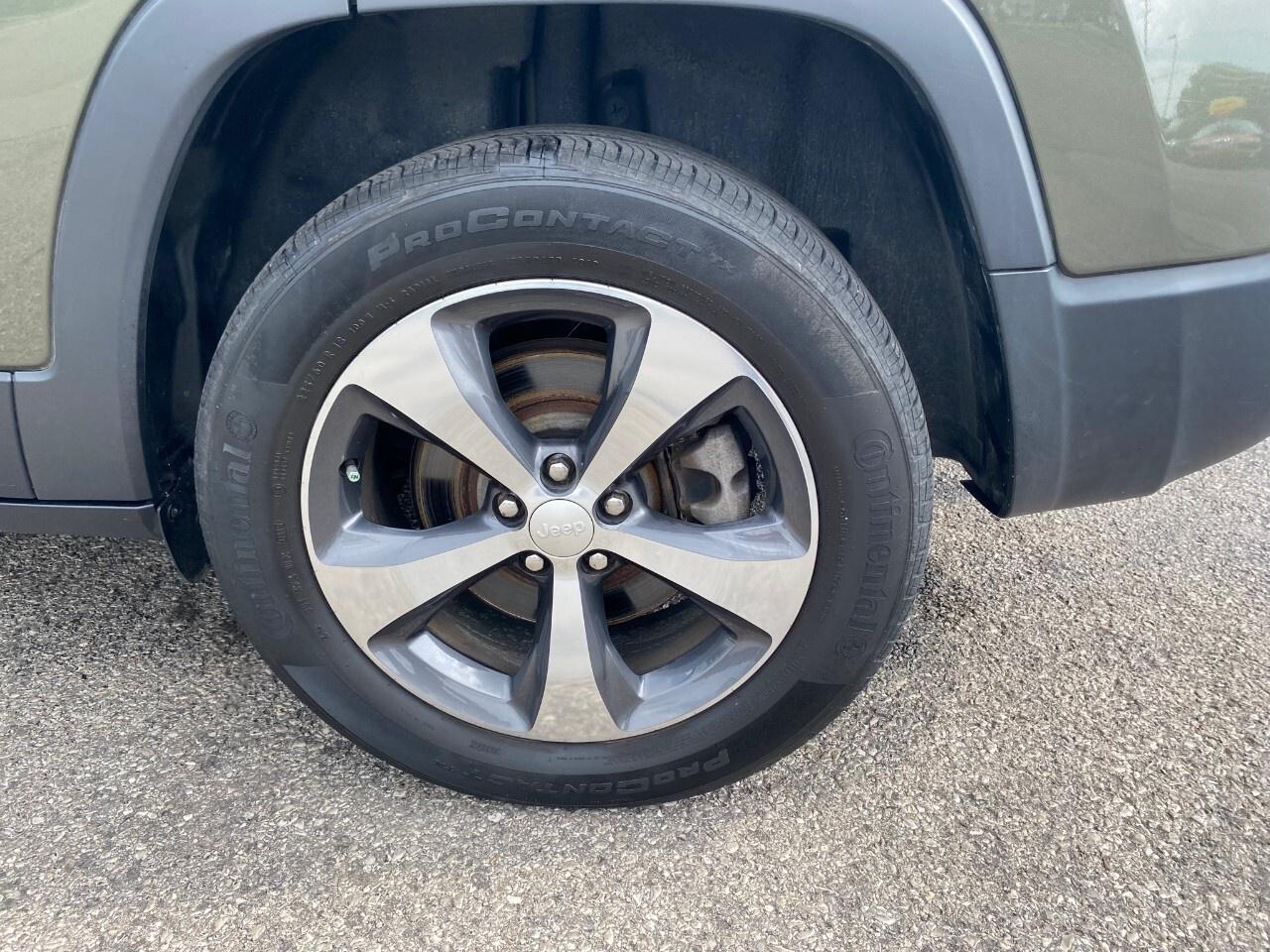 2019 Jeep Cherokee Limited 4X4 Photo