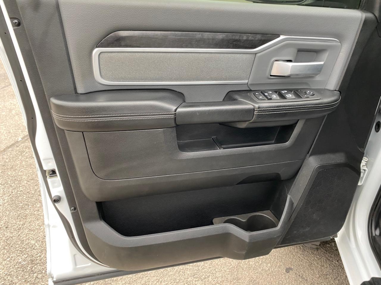 2022 RAM 3500 Big Horn Photo