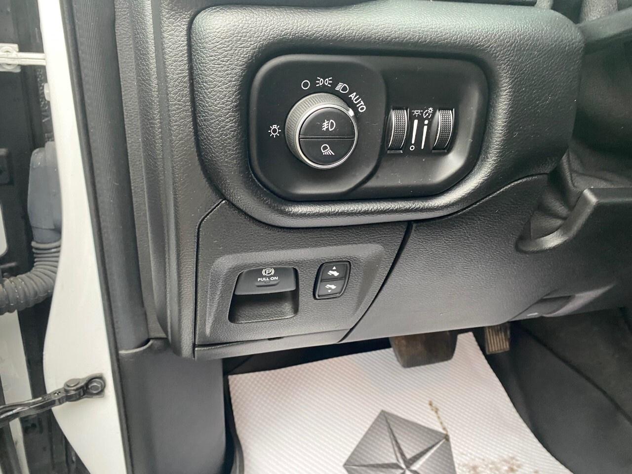 2019 RAM 1500 Big Horn 4x4 Crew Cab 5'7 Box Photo