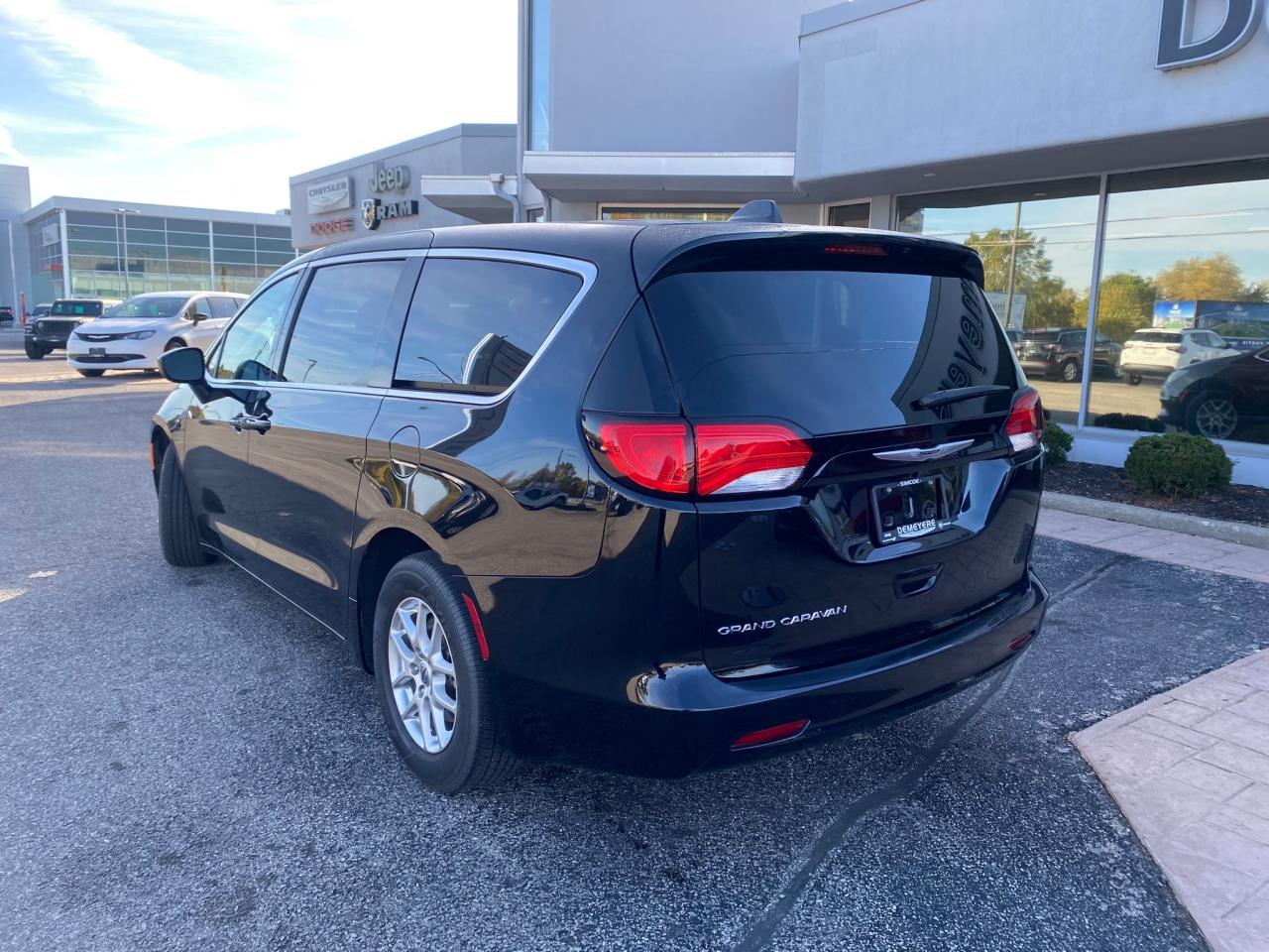 2024 Chrysler Grand Caravan SXT Photo