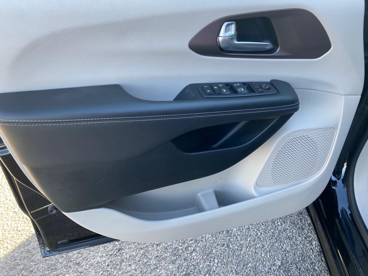 2024 Chrysler Grand Caravan SXT Photo