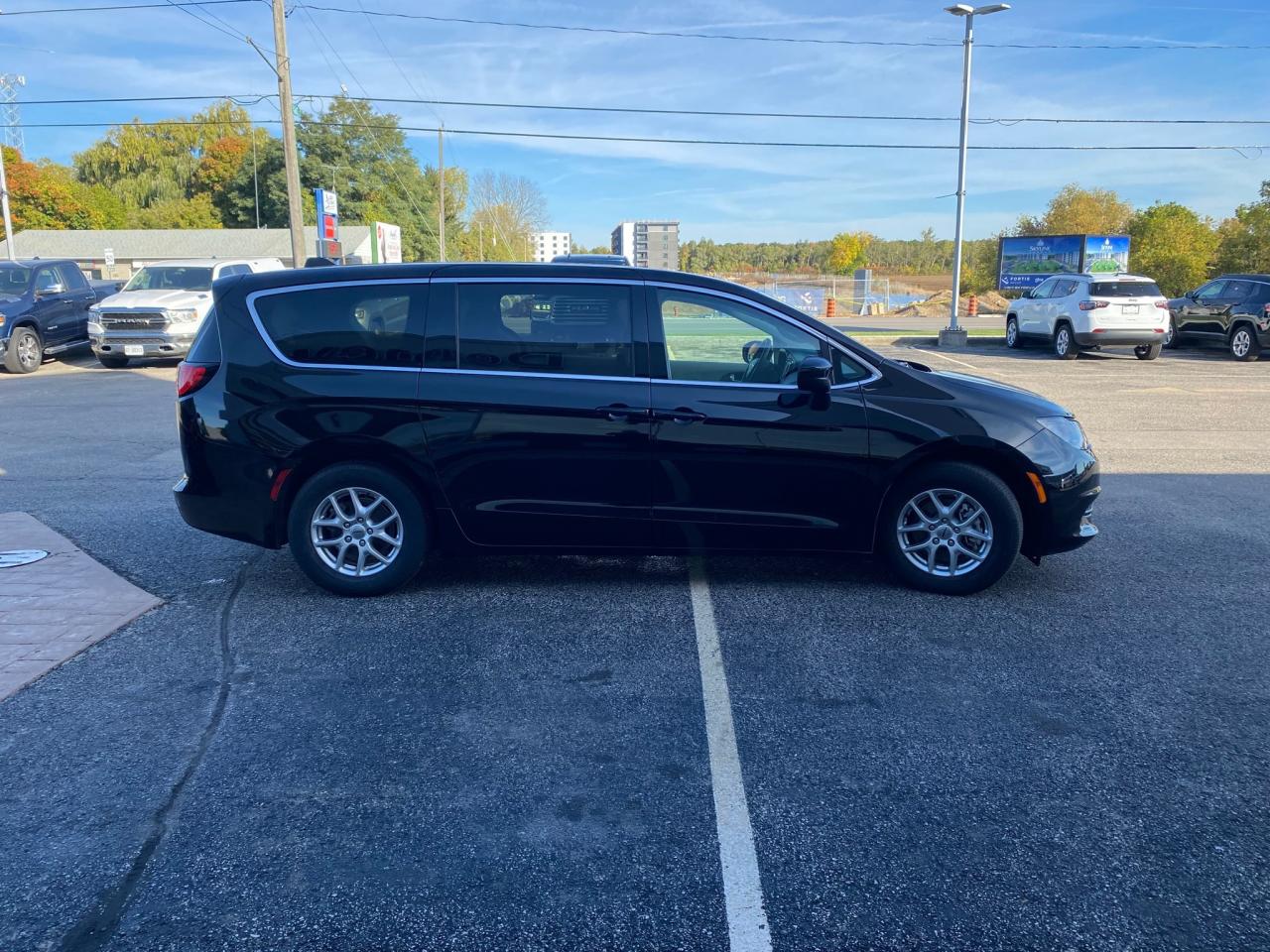 2024 Chrysler Grand Caravan SXT Photo