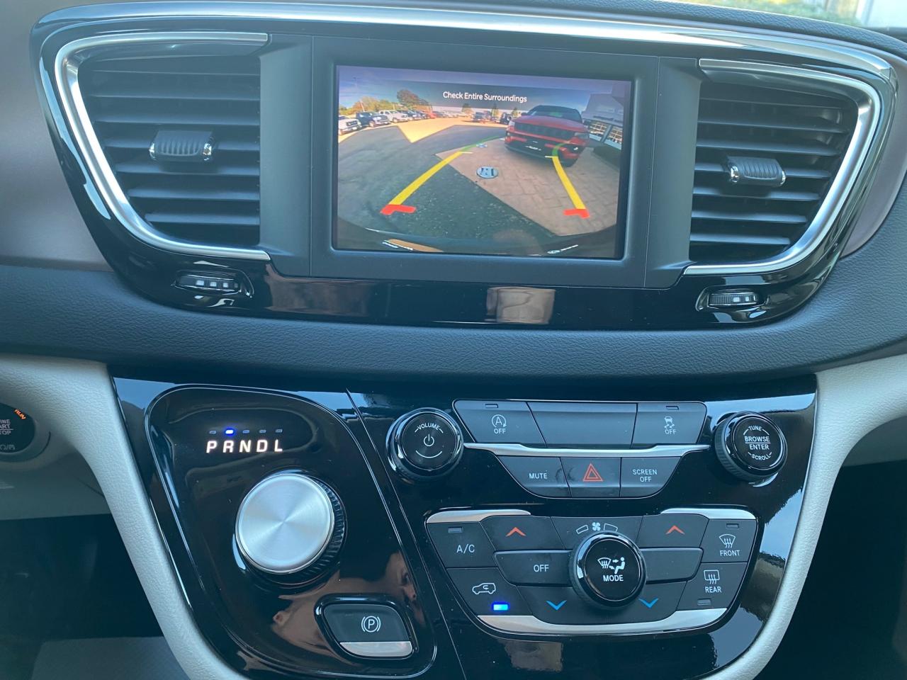 2024 Chrysler Grand Caravan SXT Photo