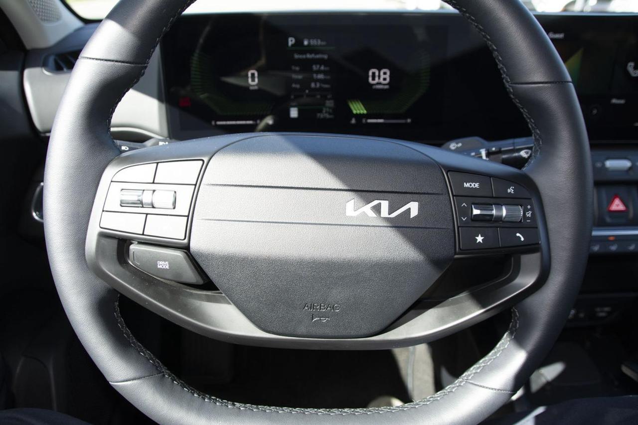 2025 Kia K4 EX Photo