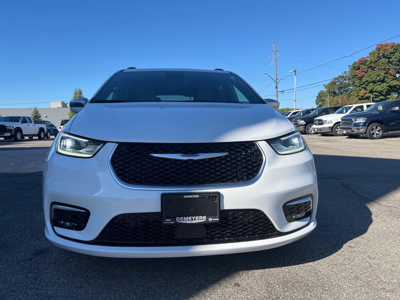 2024 Chrysler Pacifica Hybrid Pinnacle Photo