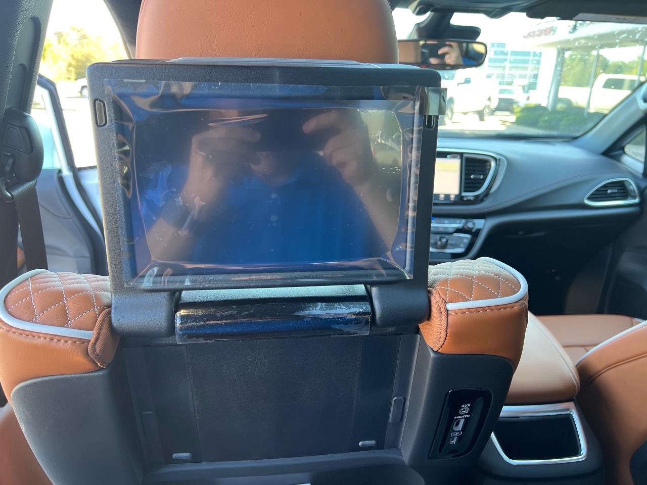 2024 Chrysler Pacifica Hybrid Pinnacle Photo