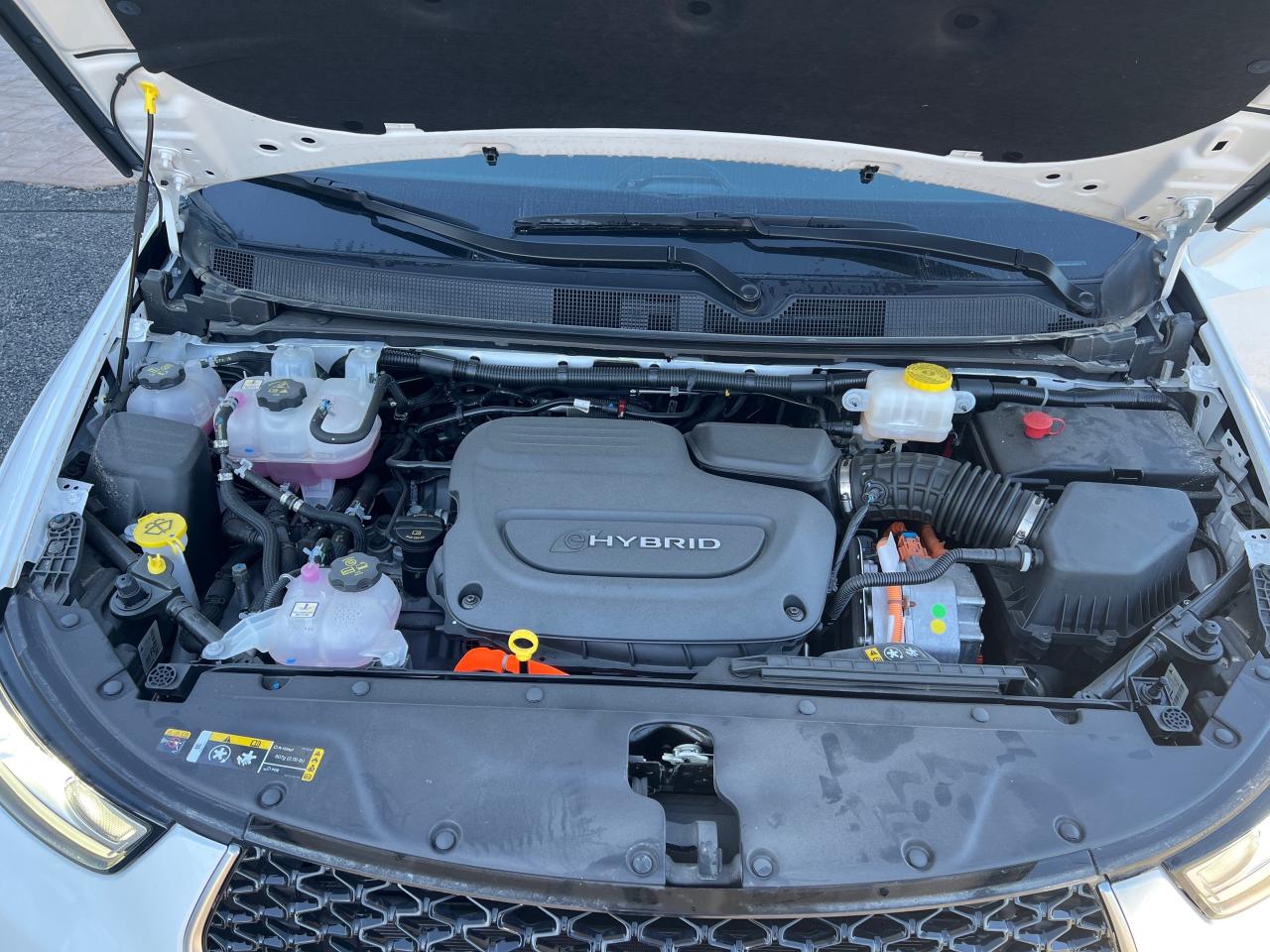 2024 Chrysler Pacifica Hybrid Pinnacle Photo