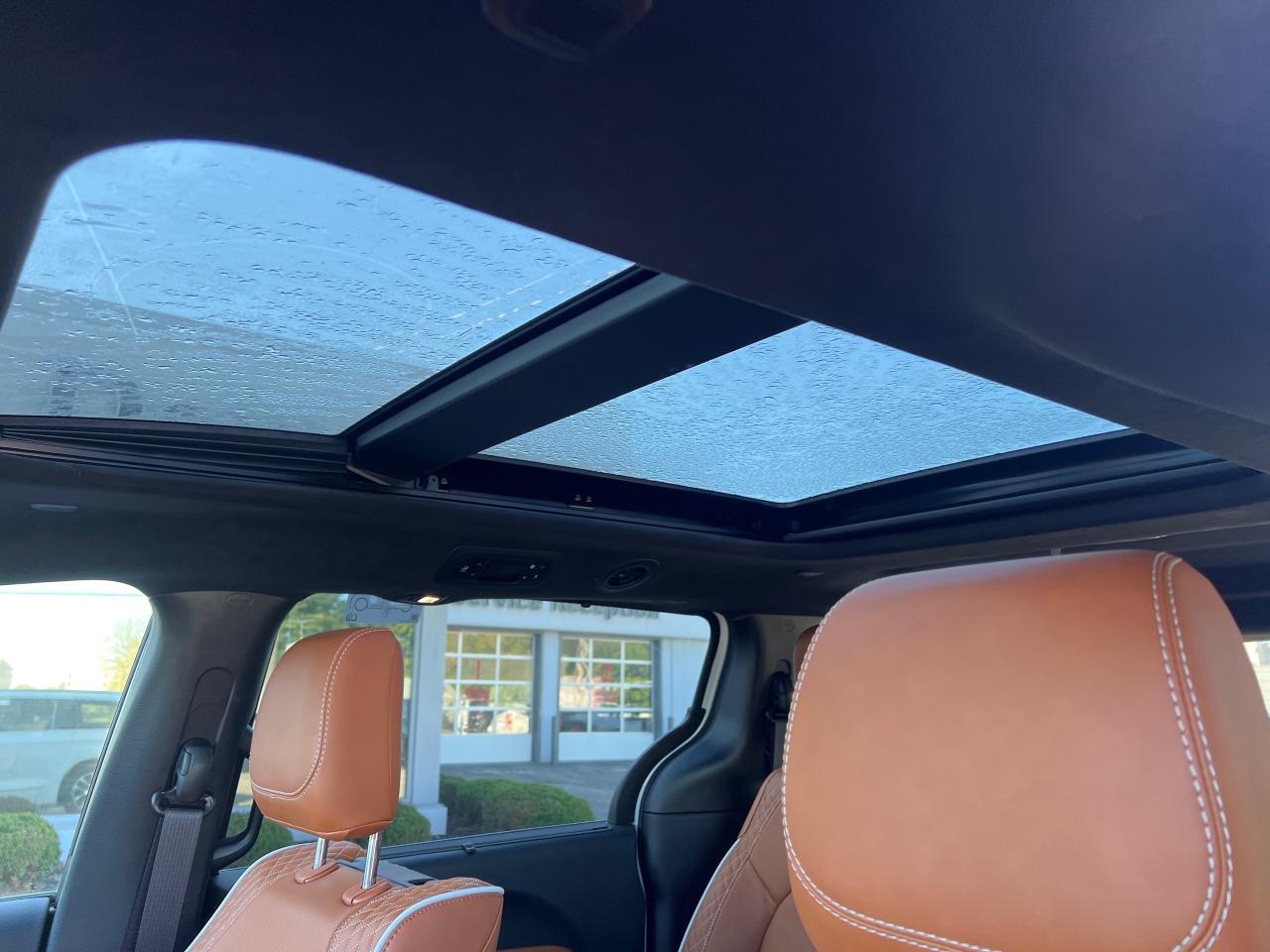 2024 Chrysler Pacifica Hybrid Pinnacle Photo