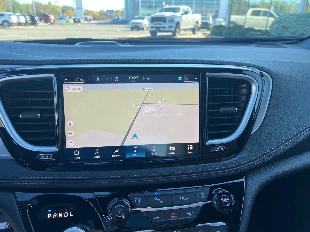 2024 Chrysler Pacifica Hybrid Pinnacle Photo