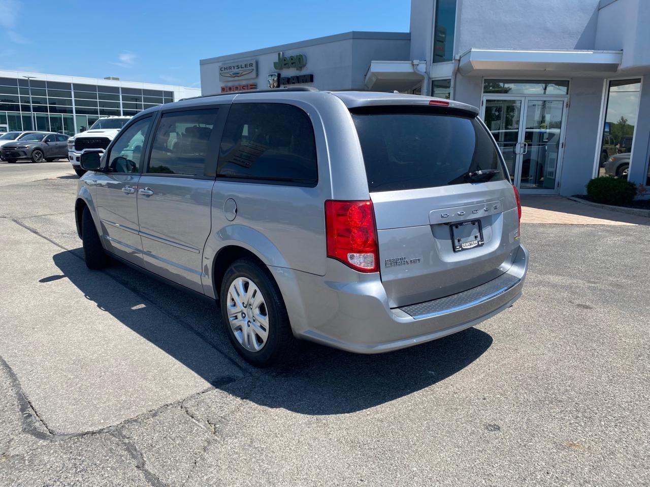 2017 Dodge Grand Caravan CVP/SXT Photo2