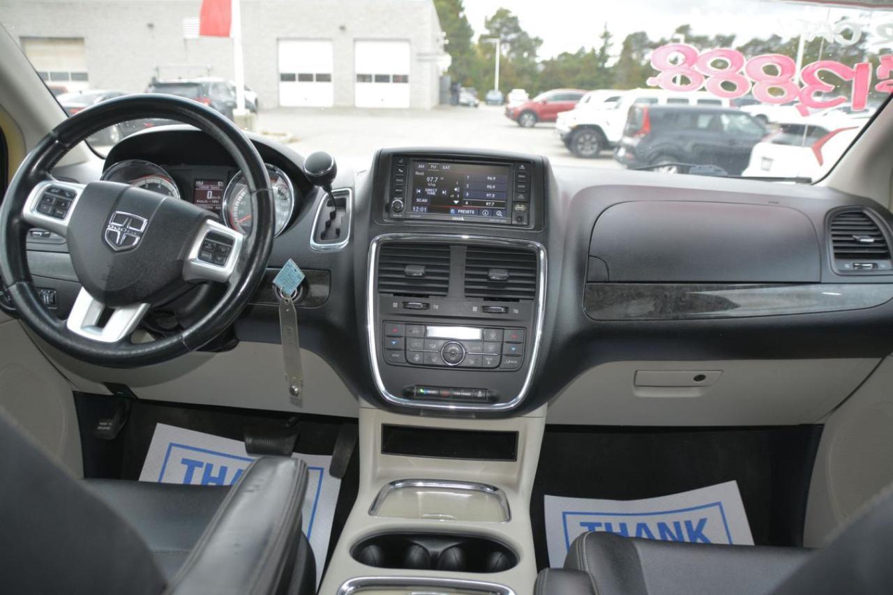 2017 Dodge Grand Caravan GRAND CREW CARAVAN Photo3