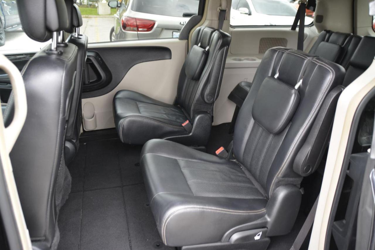 2017 Dodge Grand Caravan GRAND CREW CARAVAN Photo