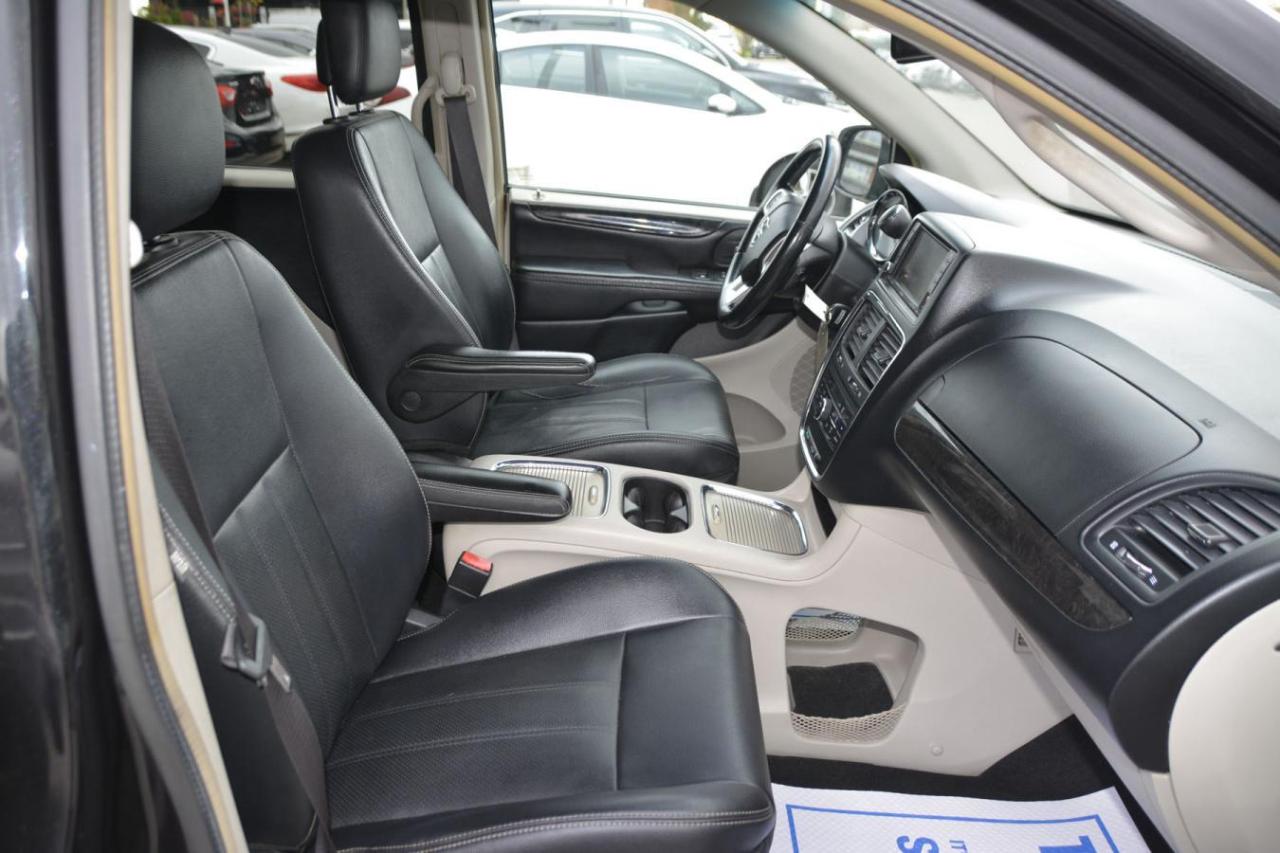 2017 Dodge Grand Caravan GRAND CREW CARAVAN Photo