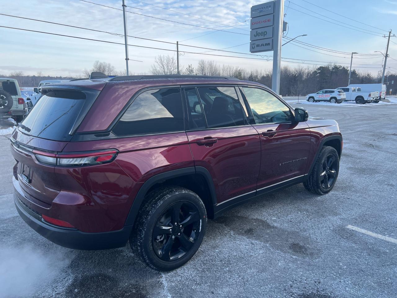 2025 Jeep Grand Cherokee Laredo Photo