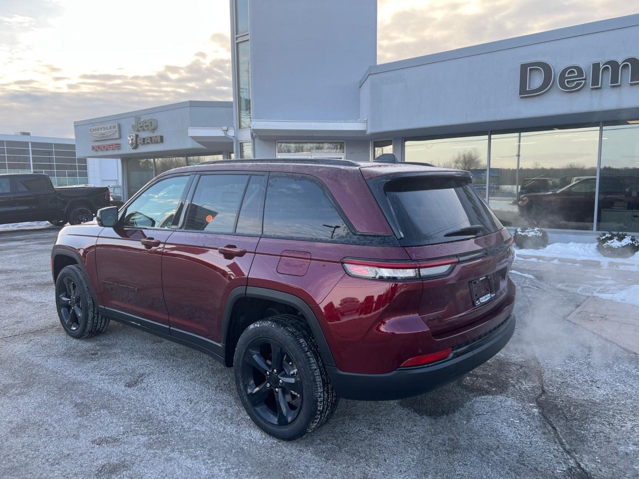 2025 Jeep Grand Cherokee Laredo Photo