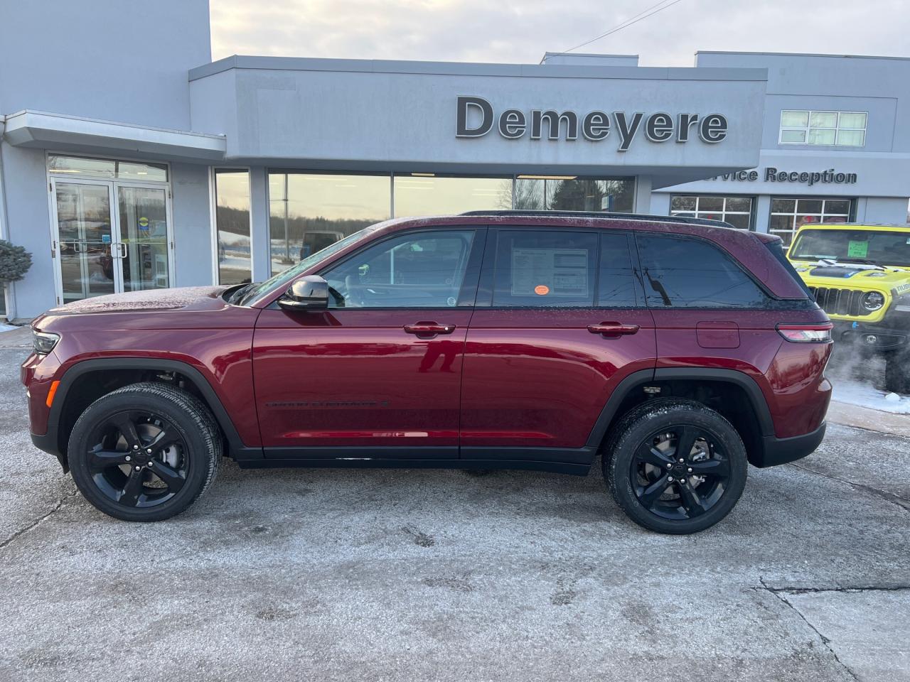 2025 Jeep Grand Cherokee Laredo Photo