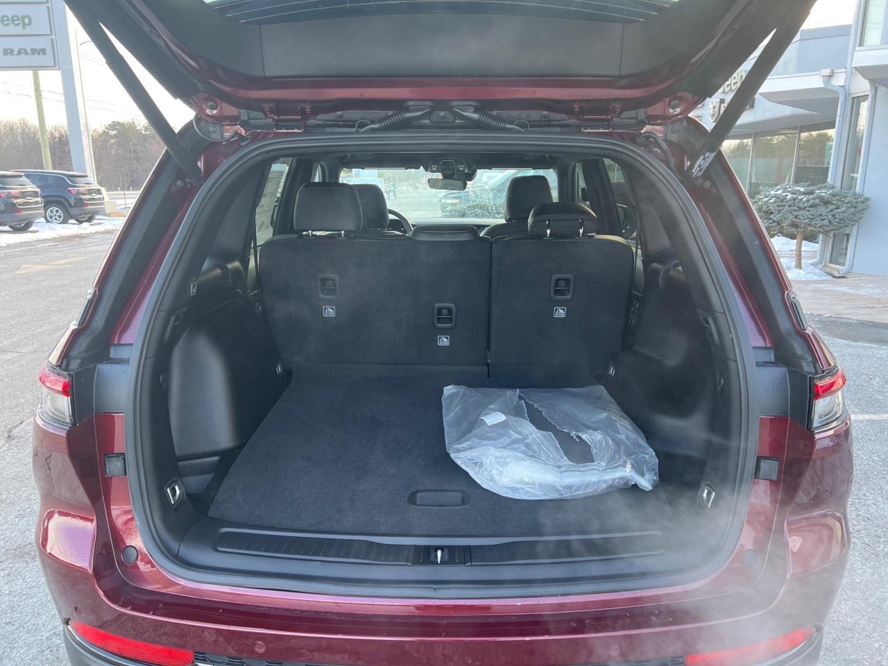 2025 Jeep Grand Cherokee Laredo Photo