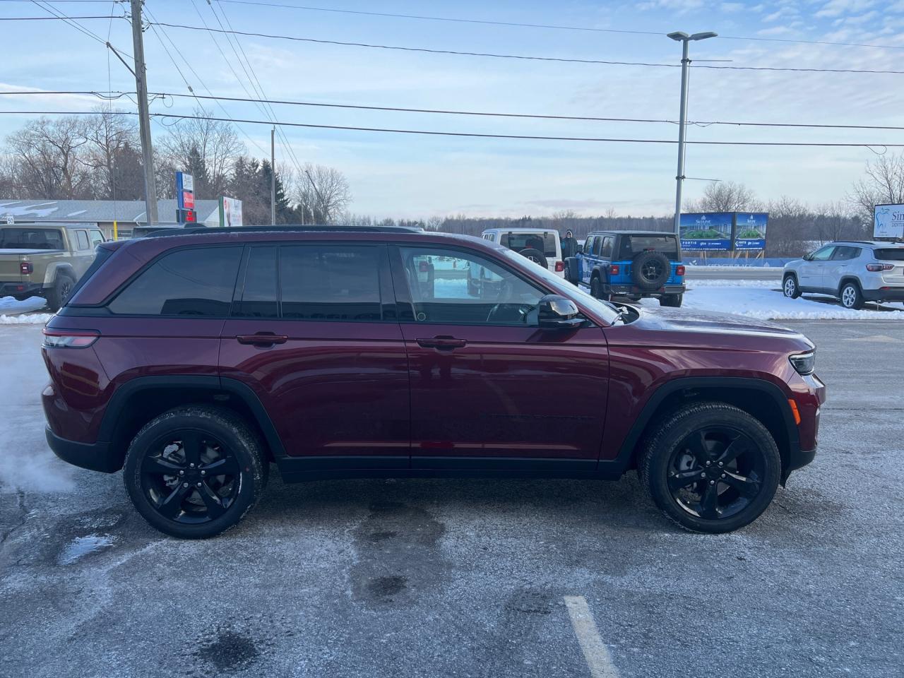 2025 Jeep Grand Cherokee Laredo Photo