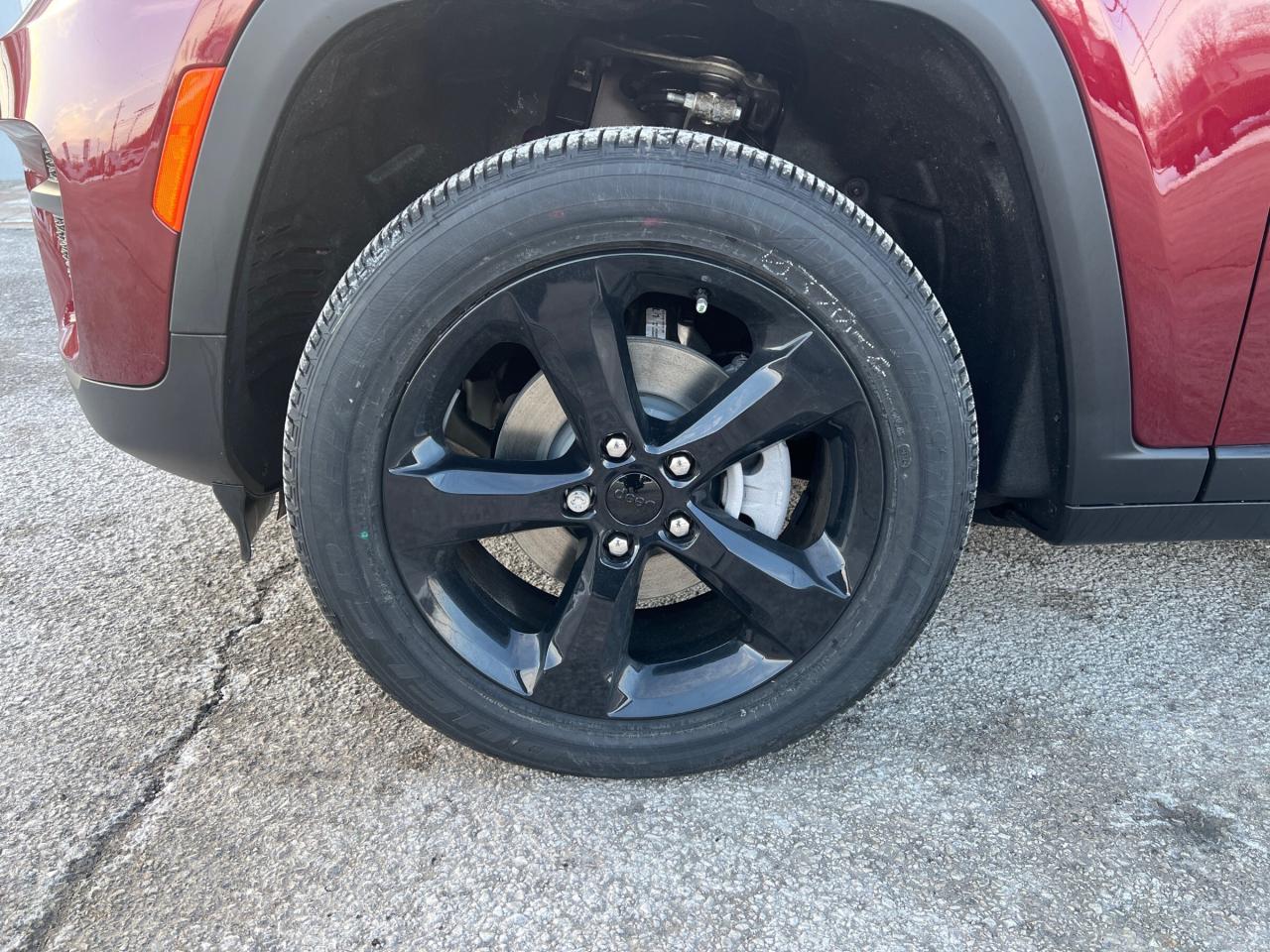 2025 Jeep Grand Cherokee Laredo Photo