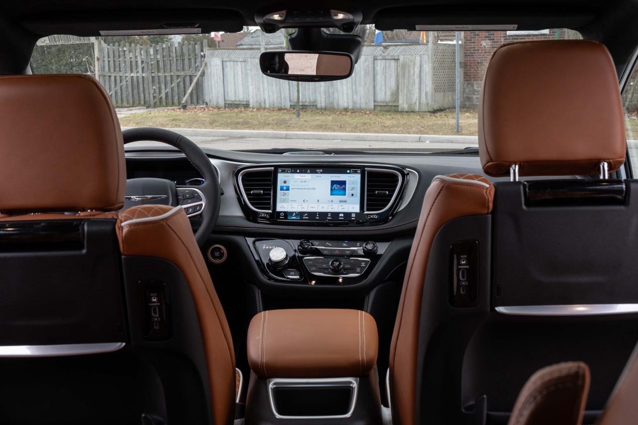 2024 Chrysler Pacifica Hybrid PINNACLE   PHEV   PREMIUM LEATHER SEATS Photo