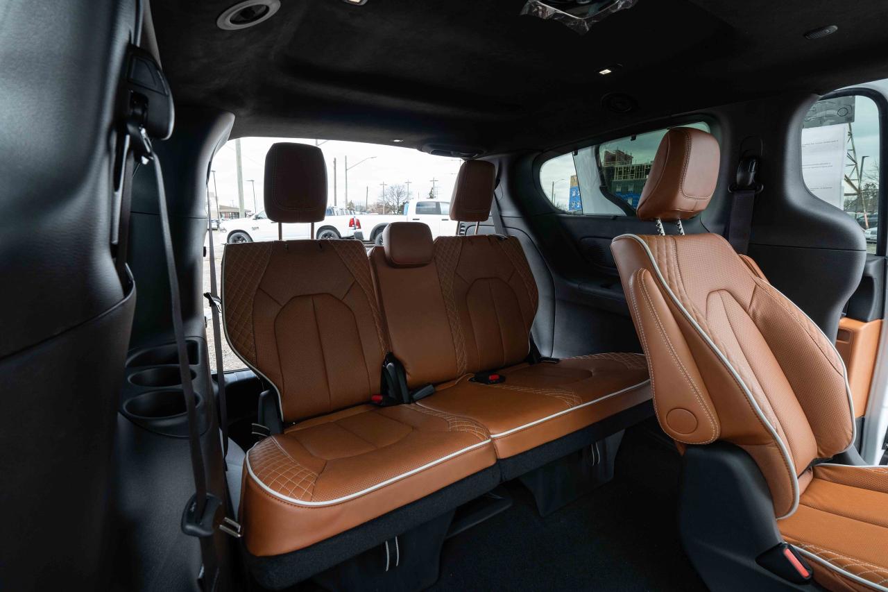 2024 Chrysler Pacifica Hybrid PINNACLE   PHEV   PREMIUM LEATHER SEATS Photo