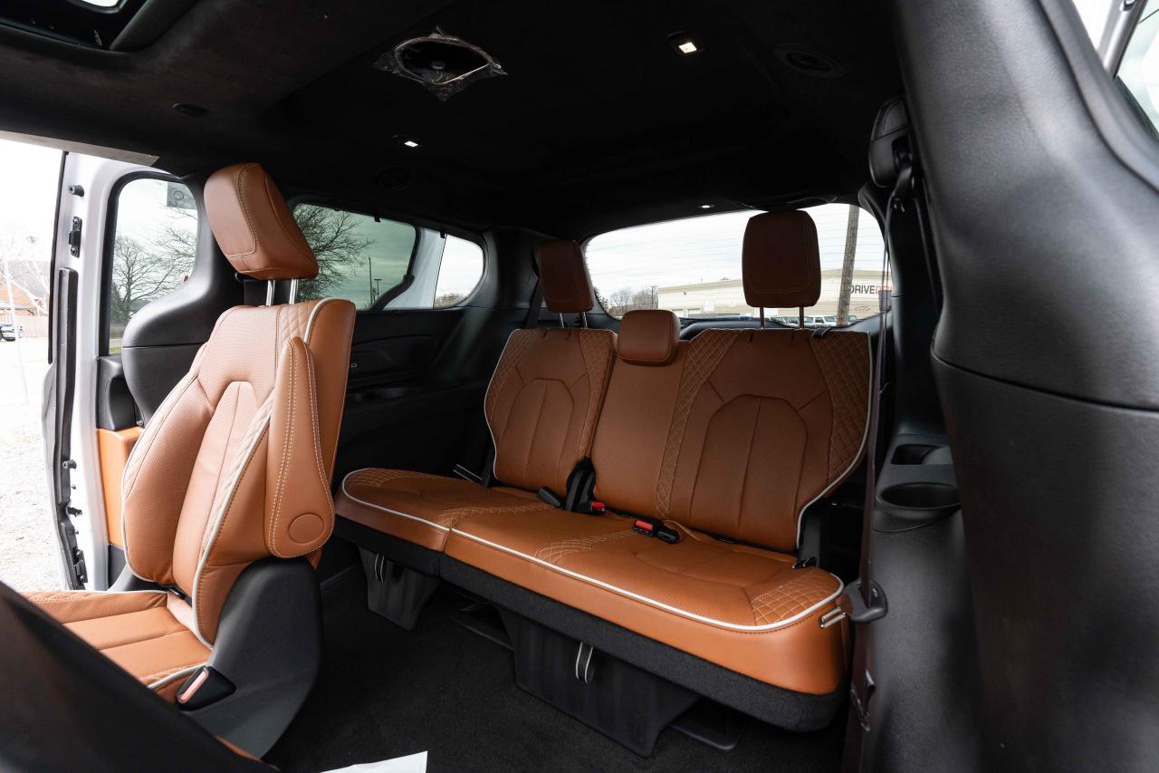 2024 Chrysler Pacifica Hybrid PINNACLE   PHEV   PREMIUM LEATHER SEATS Photo