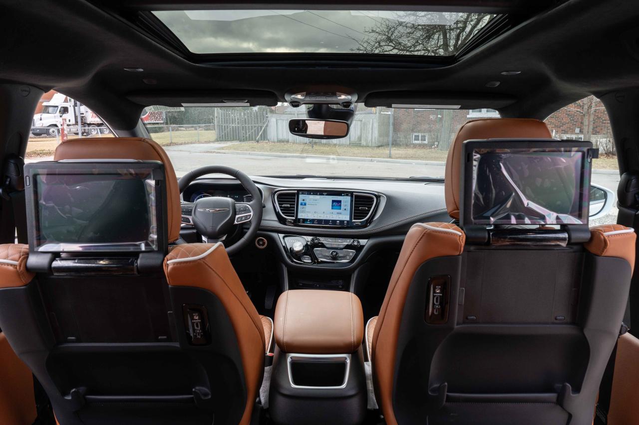 2024 Chrysler Pacifica Hybrid PINNACLE   PHEV   PREMIUM LEATHER SEATS Photo