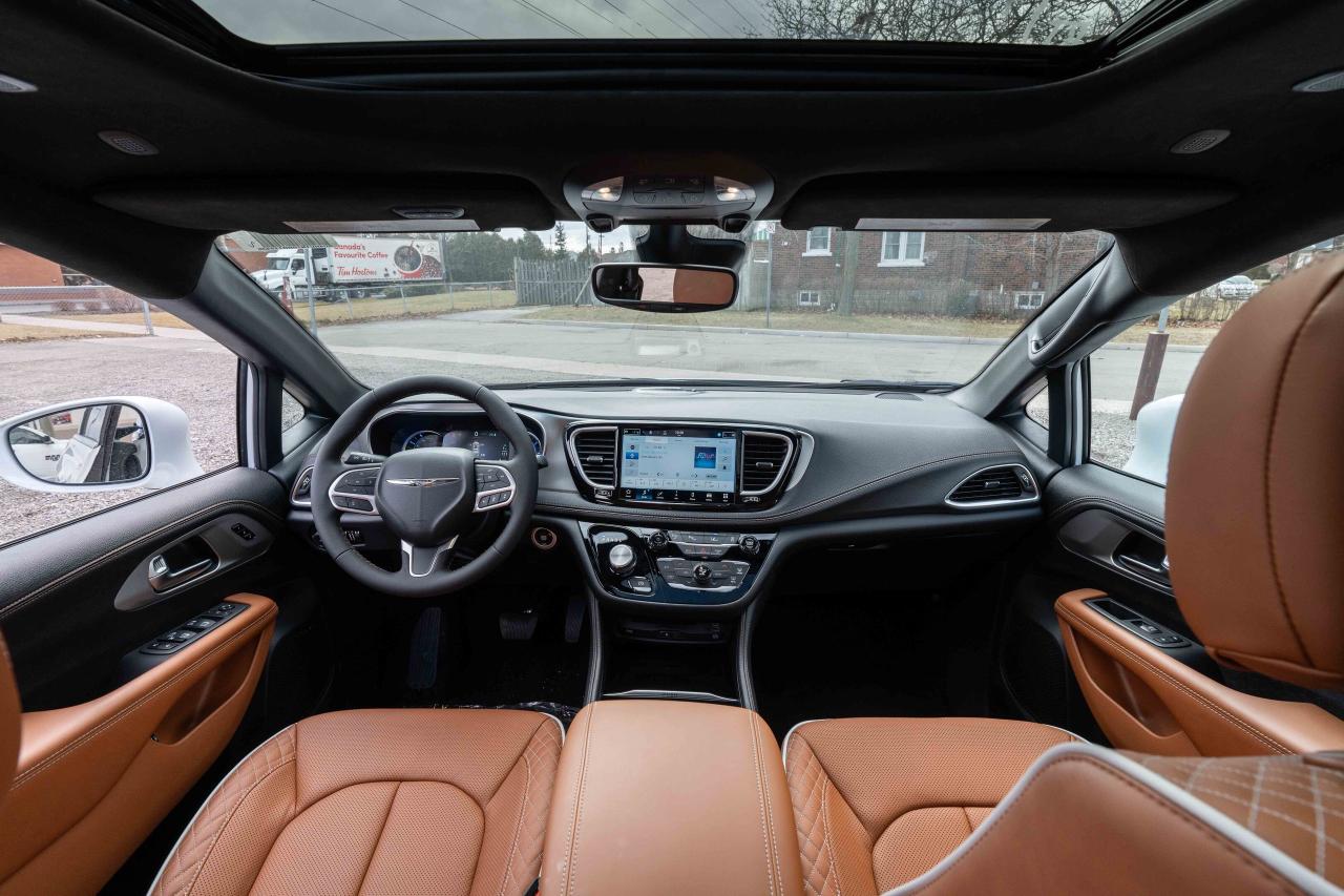 2024 Chrysler Pacifica Hybrid PINNACLE   PHEV   PREMIUM LEATHER SEATS Photo