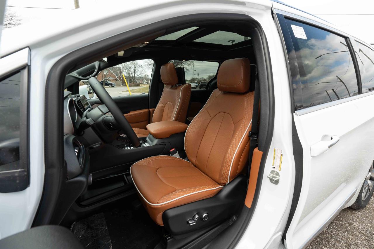 2024 Chrysler Pacifica Hybrid PINNACLE   PHEV   PREMIUM LEATHER SEATS Photo