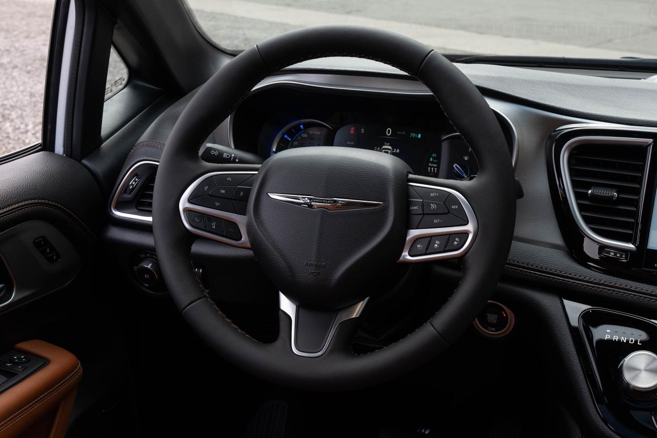 2024 Chrysler Pacifica Hybrid PINNACLE   PHEV   PREMIUM LEATHER SEATS Photo