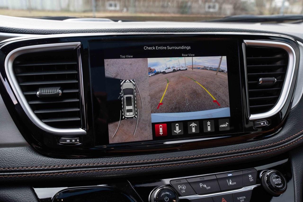 2024 Chrysler Pacifica Hybrid PINNACLE   PHEV   PREMIUM LEATHER SEATS Photo