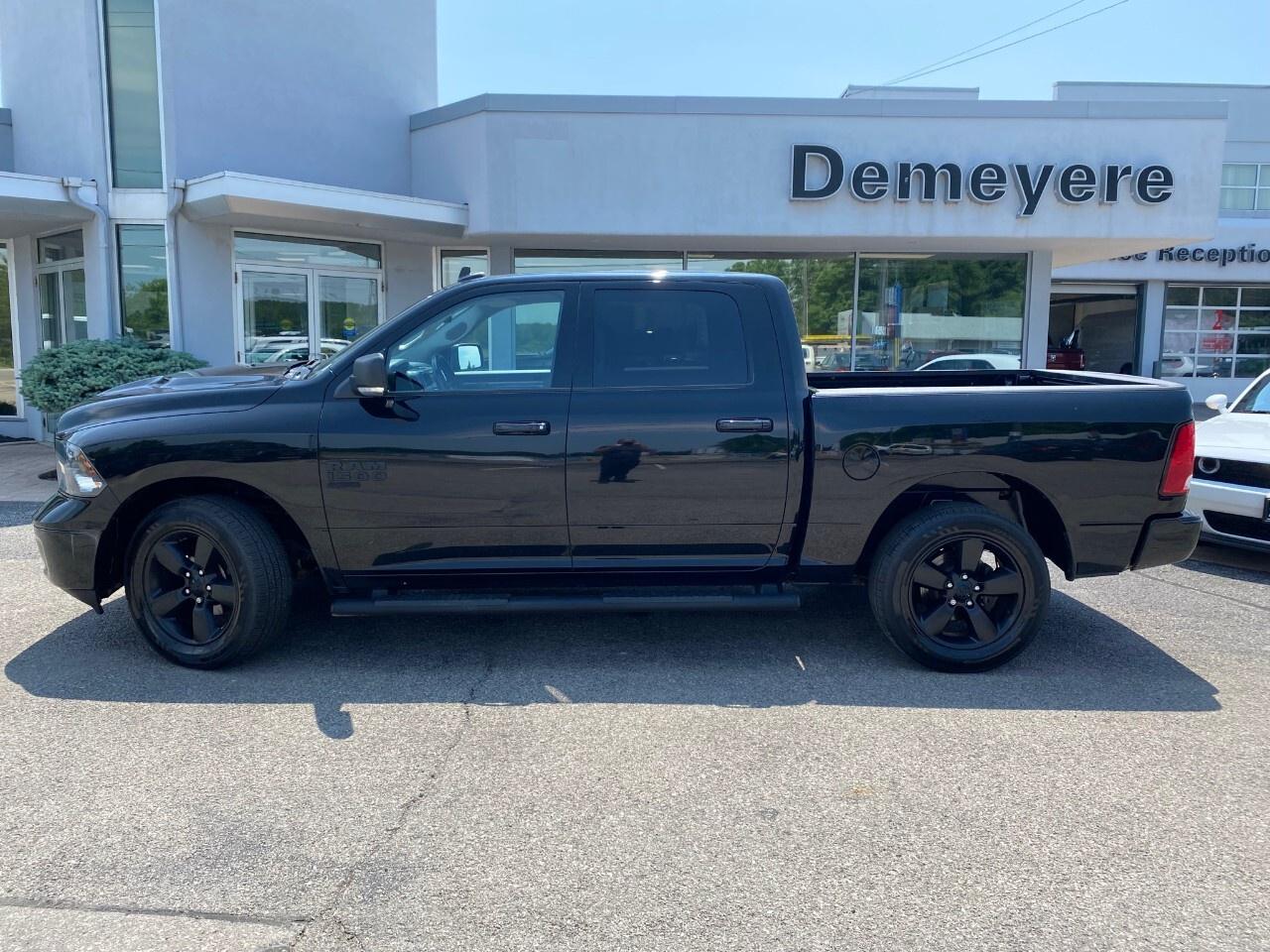 2022 RAM 1500 Classic SLT 4x4 Crew Cab 5'7 Box Photo