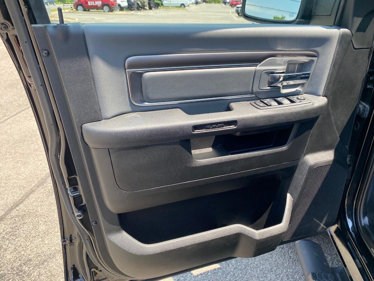 2022 RAM 1500 Classic SLT 4x4 Crew Cab 5'7 Box Photo