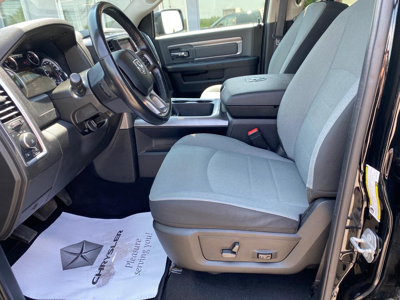 2022 RAM 1500 Classic SLT 4x4 Crew Cab 5'7 Box Photo