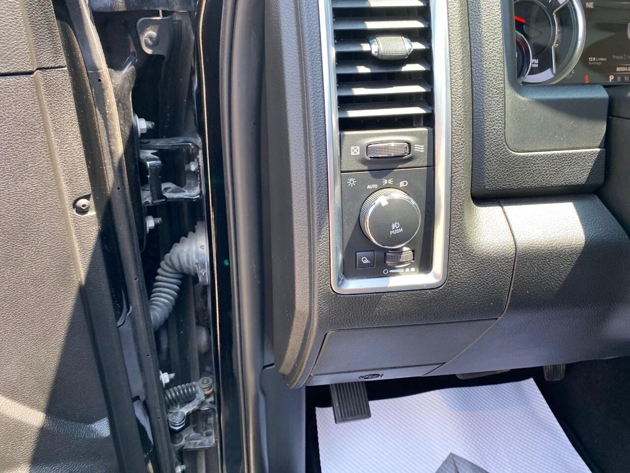 2022 RAM 1500 Classic SLT 4x4 Crew Cab 5'7 Box Photo