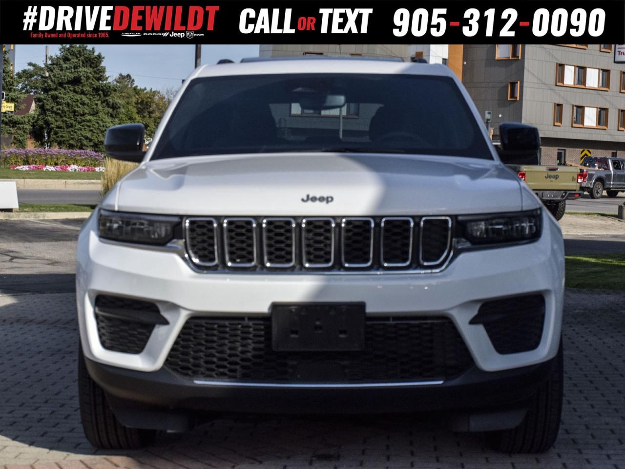 2024 Jeep Grand Cherokee LAREDO   POWER SUNROOF   LOW KM! Photo4