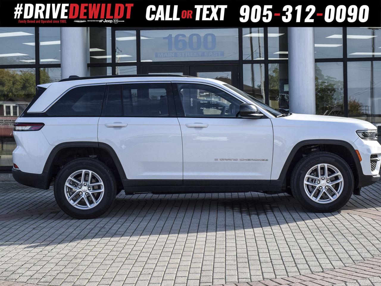 2024 Jeep Grand Cherokee LAREDO   POWER SUNROOF   LOW KM! Photo