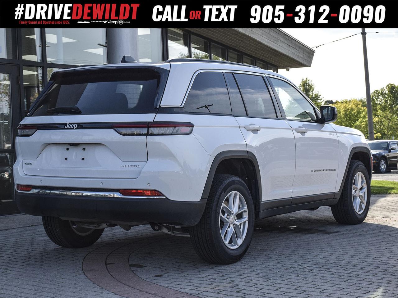 2024 Jeep Grand Cherokee LAREDO   POWER SUNROOF   LOW KM! Photo